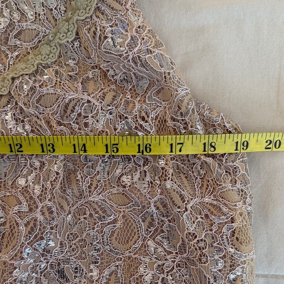 Elegant Lace Blouse Pearl/Tan - Picture 13 of 14